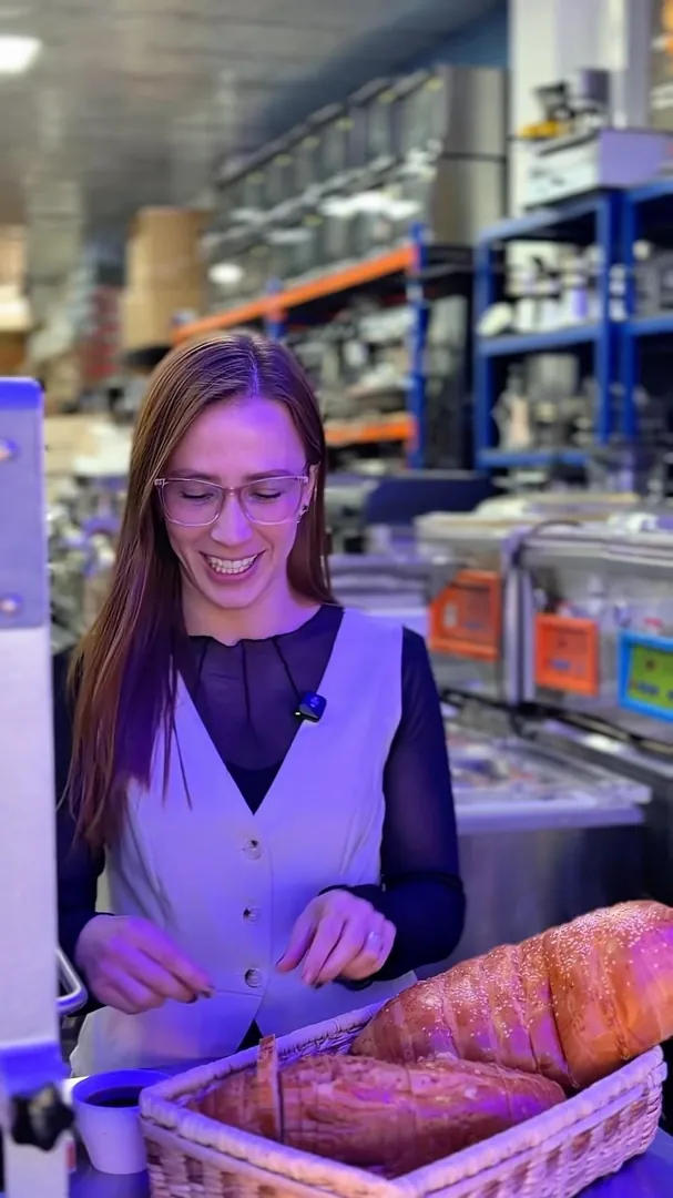 Tajadora de Pan Semiautomática 32 Cuchillas Equimaq en video